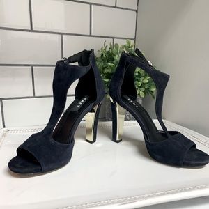DKNY Colby Navy Suede T-Strap Open Toe Size 6 Stiletto